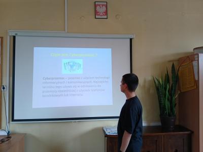 o cyberprzemocy (Copy).jpg